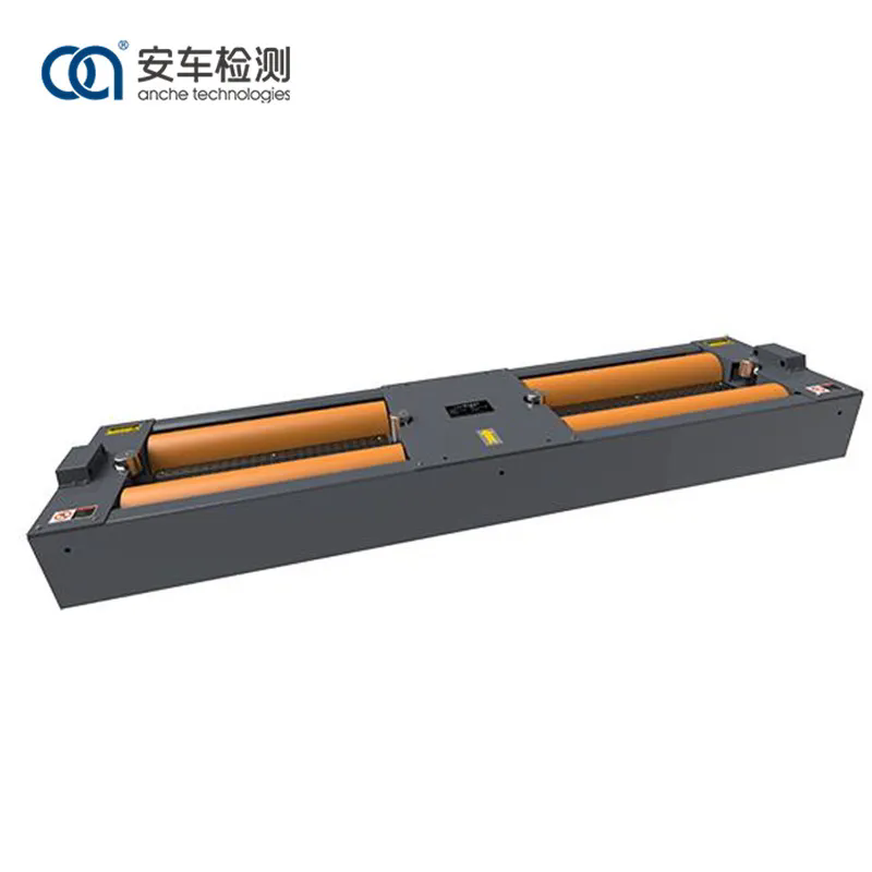 स्पीडोमीटर परीक्षक वाहन की सटीकता में सुधार कैसे करता है?